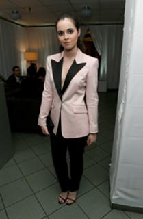 Vanessa Marano feet photo thumbnail