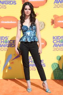Vanessa Marano feet photo thumbnail