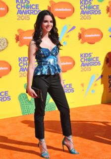 Vanessa Marano feet photo thumbnail