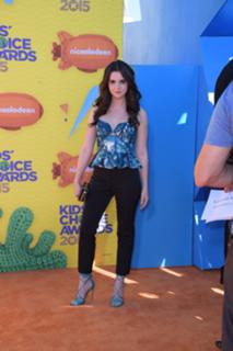 Vanessa Marano feet photo thumbnail