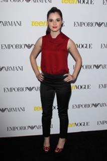 Vanessa Marano feet photo thumbnail