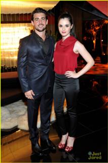 Vanessa Marano feet photo thumbnail