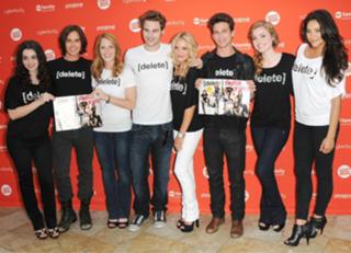 Vanessa Marano feet photo thumbnail