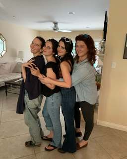 Vanessa Marano feet photo thumbnail