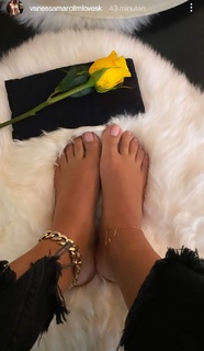 Vanessa Marcil feet photo thumbnail