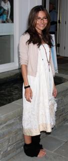 Vanessa Marcil feet photo thumbnail