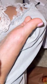 Vanessa Marcil feet photo thumbnail