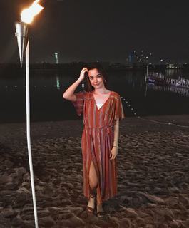 Vanessa Merrell feet photo thumbnail
