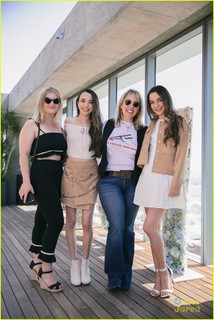 Vanessa Merrell feet photo thumbnail