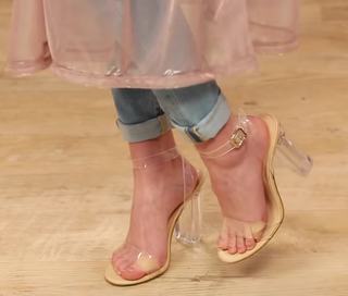 Vanessa Merrell feet photo thumbnail