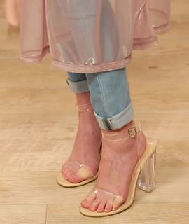 Vanessa Merrell feet photo thumbnail