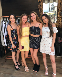 Vanessa Merrell feet photo thumbnail