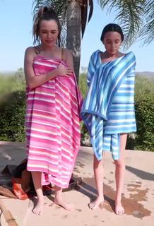 Vanessa Merrell feet photo thumbnail