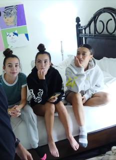 Vanessa Merrell feet photo thumbnail