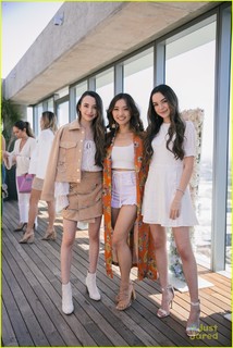 Vanessa Merrell feet photo thumbnail