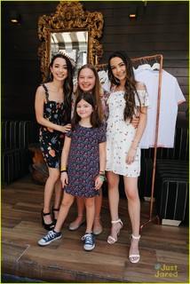 Vanessa Merrell feet photo thumbnail