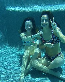 Vanessa Merrell feet photo thumbnail