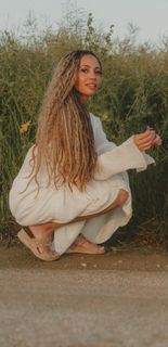 Vanessa Morgan feet photo 1