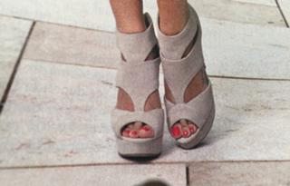 Vanessa Oliveira feet photo thumbnail