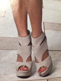 Vanessa Oliveira feet photo thumbnail