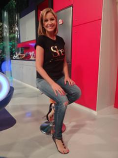 Vanessa Oliveira feet photo thumbnail
