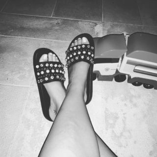 Vanessa Oliveira feet photo thumbnail