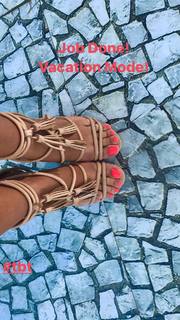 Vanessa Oliveira feet photo thumbnail
