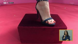 Vanessa Oliveira feet photo thumbnail