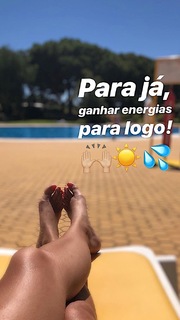 Vanessa Oliveira feet photo thumbnail