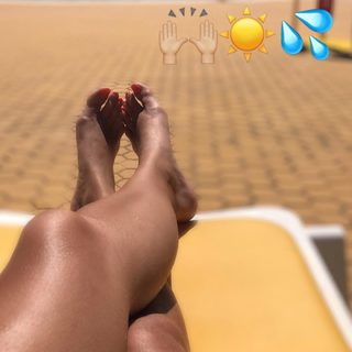 Vanessa Oliveira feet photo thumbnail
