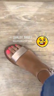 Vanessa Oliveira feet photo thumbnail