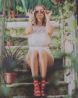 Vanessa Oliveira feet photo thumbnail