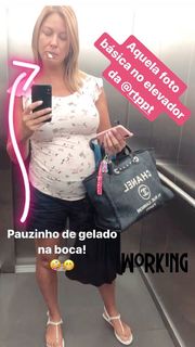 Vanessa Oliveira feet photo thumbnail