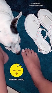 Vanessa Oliveira feet photo thumbnail