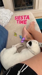Vanessa Oliveira feet photo thumbnail