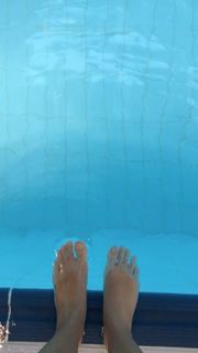 Vanessa Oliveira feet photo thumbnail