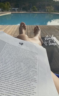 Vanessa Oliveira feet photo thumbnail