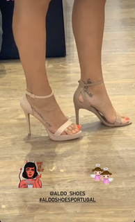Vanessa Oliveira feet photo thumbnail