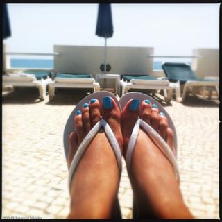 Vanessa Oliveira feet photo thumbnail