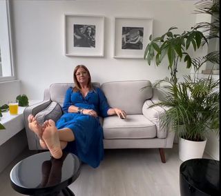 Vanessa Oliveira feet photo thumbnail