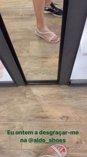 Vanessa Oliveira feet photo thumbnail
