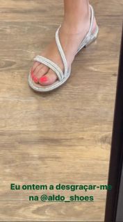 Vanessa Oliveira feet photo thumbnail