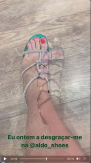 Vanessa Oliveira feet photo thumbnail