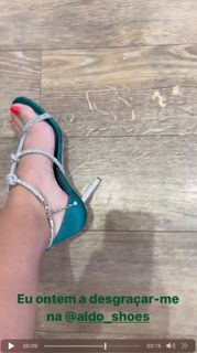 Vanessa Oliveira feet photo thumbnail
