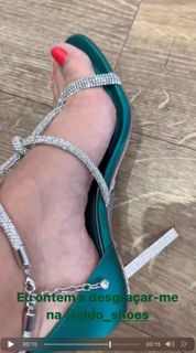 Vanessa Oliveira feet photo thumbnail