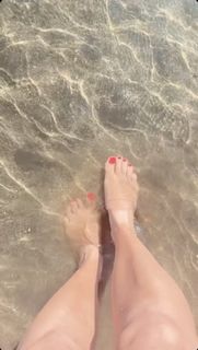 Vanessa Oliveira feet photo thumbnail