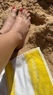 Vanessa Oliveira feet photo thumbnail