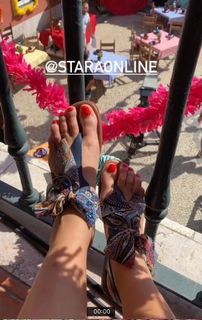 Vanessa Oliveira feet photo thumbnail