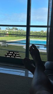 Vanessa Oliveira feet photo thumbnail