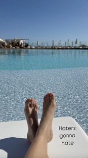 Vanessa Oliveira feet photo thumbnail